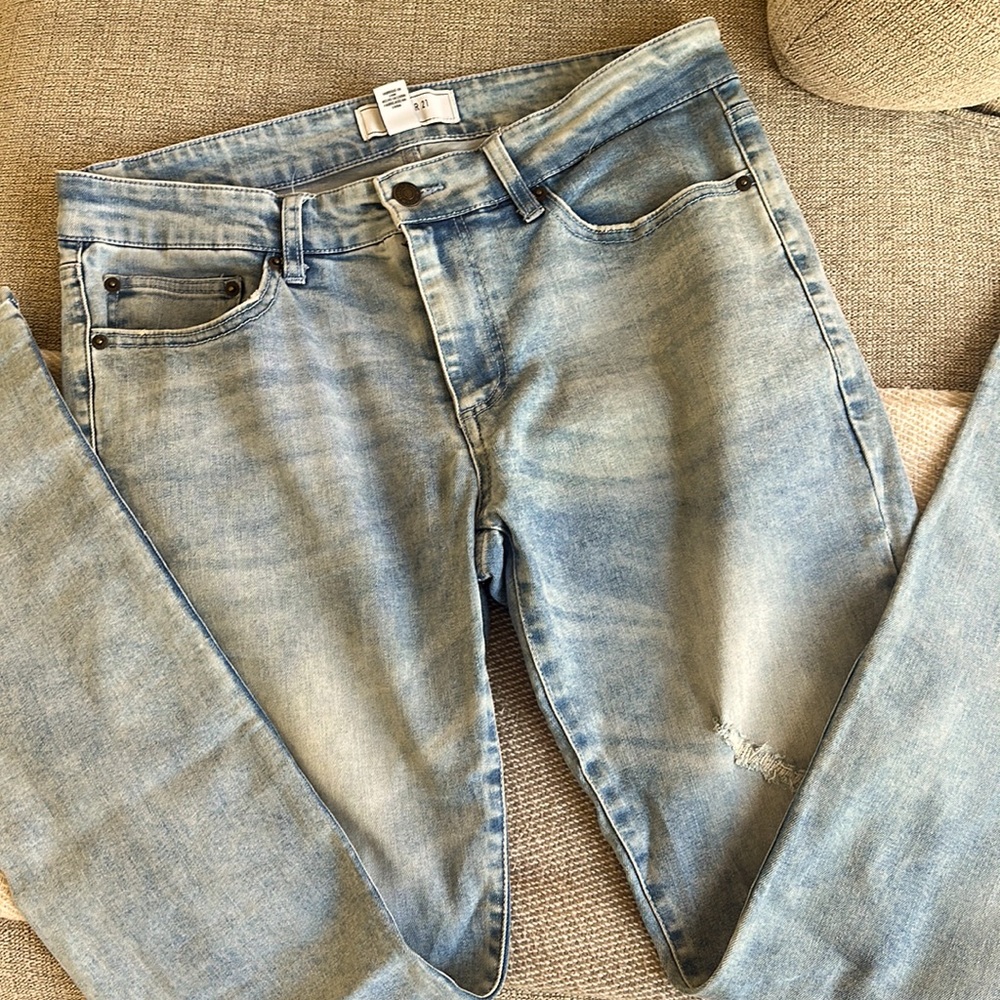Forever 21 Men’s Distressed Straight Jeans